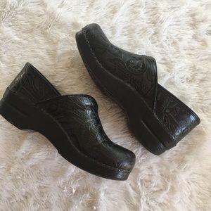Dankso | Professional Black Tooled Size 39